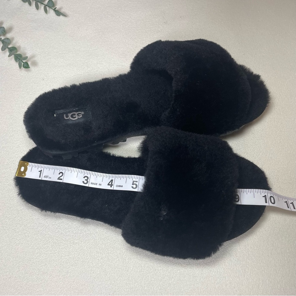 UGG Black Fluffy Slide Sandals Cozy Shearling Slippers Women’s Size 7 - Picture 9 of 10